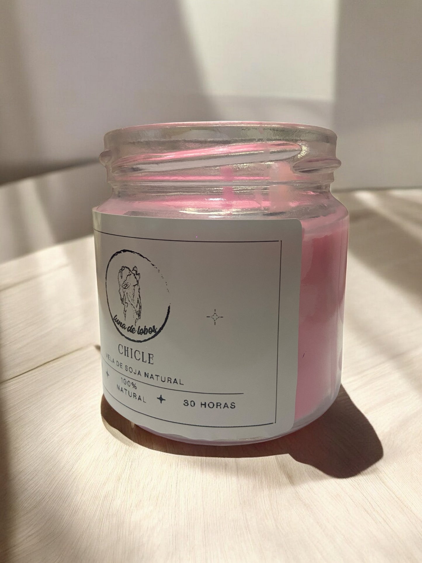 Vela aromática de chicle con piedra de ópalo en forma de corazón