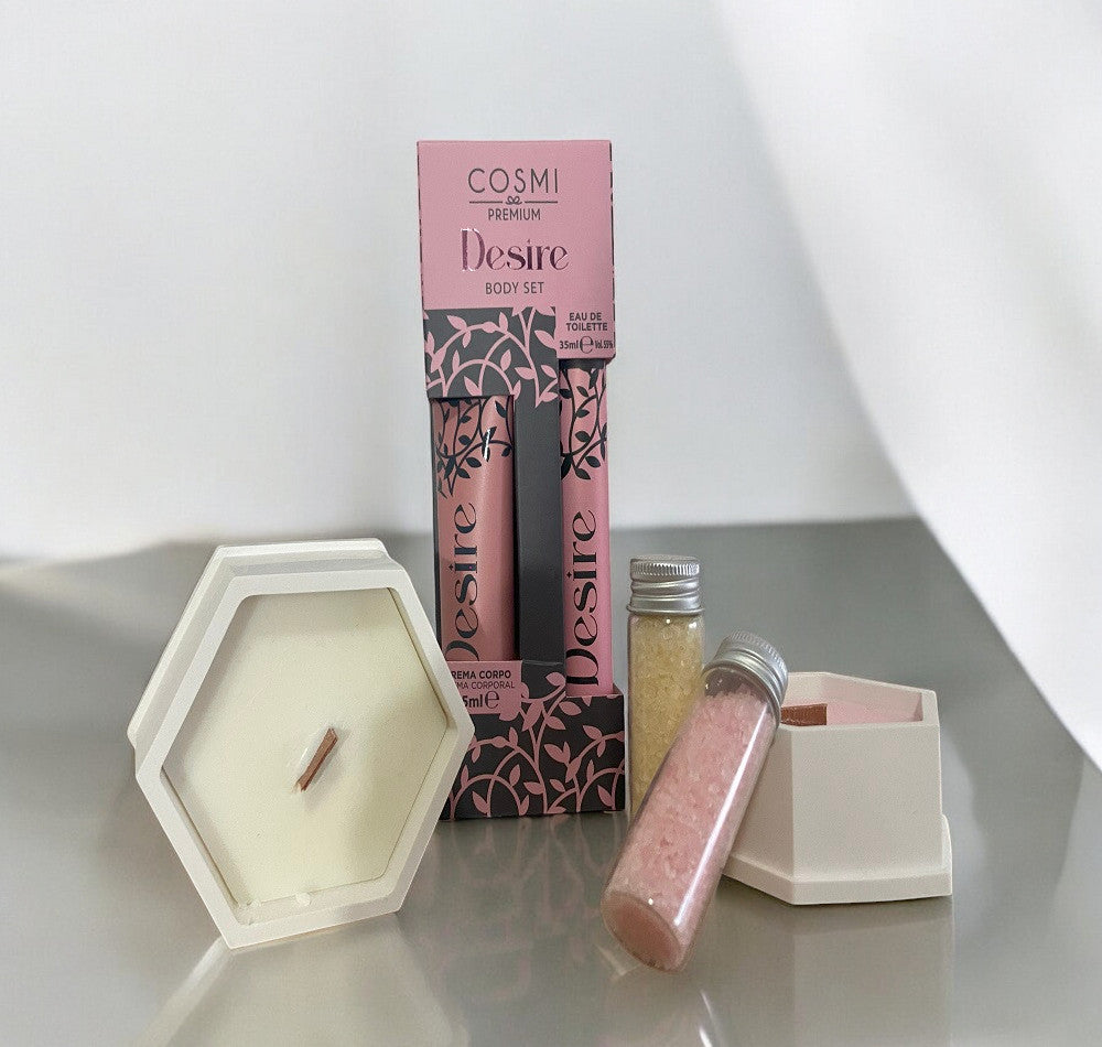 Set de baño Gel y Colonia Desire Cosmi, velas de flores de Luna de Lobos y sales de baño de Flor de Mayo.