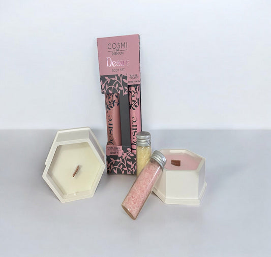 Set de baño Gel y Colonia Desire Cosmi, velas de flores de Luna de Lobos y sales de baño de Flor de Mayo.