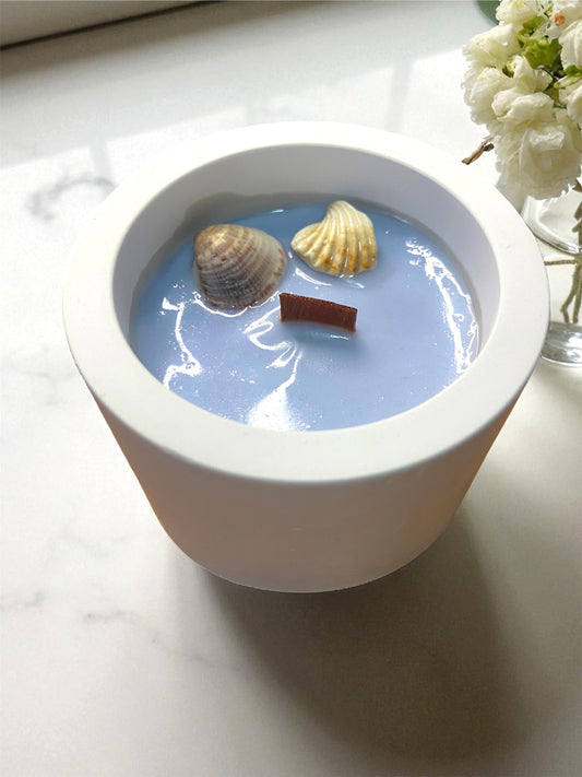 Vela redonda azul con conchas marinas naturales