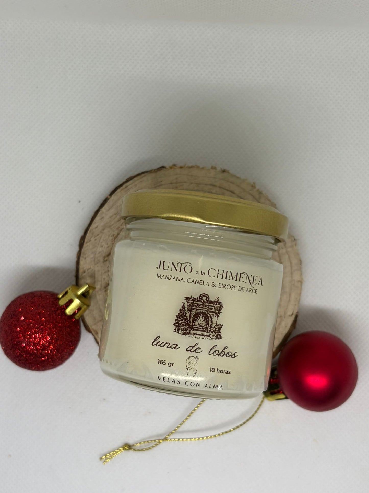 Junto a la Chimenea - Luna de Lobos