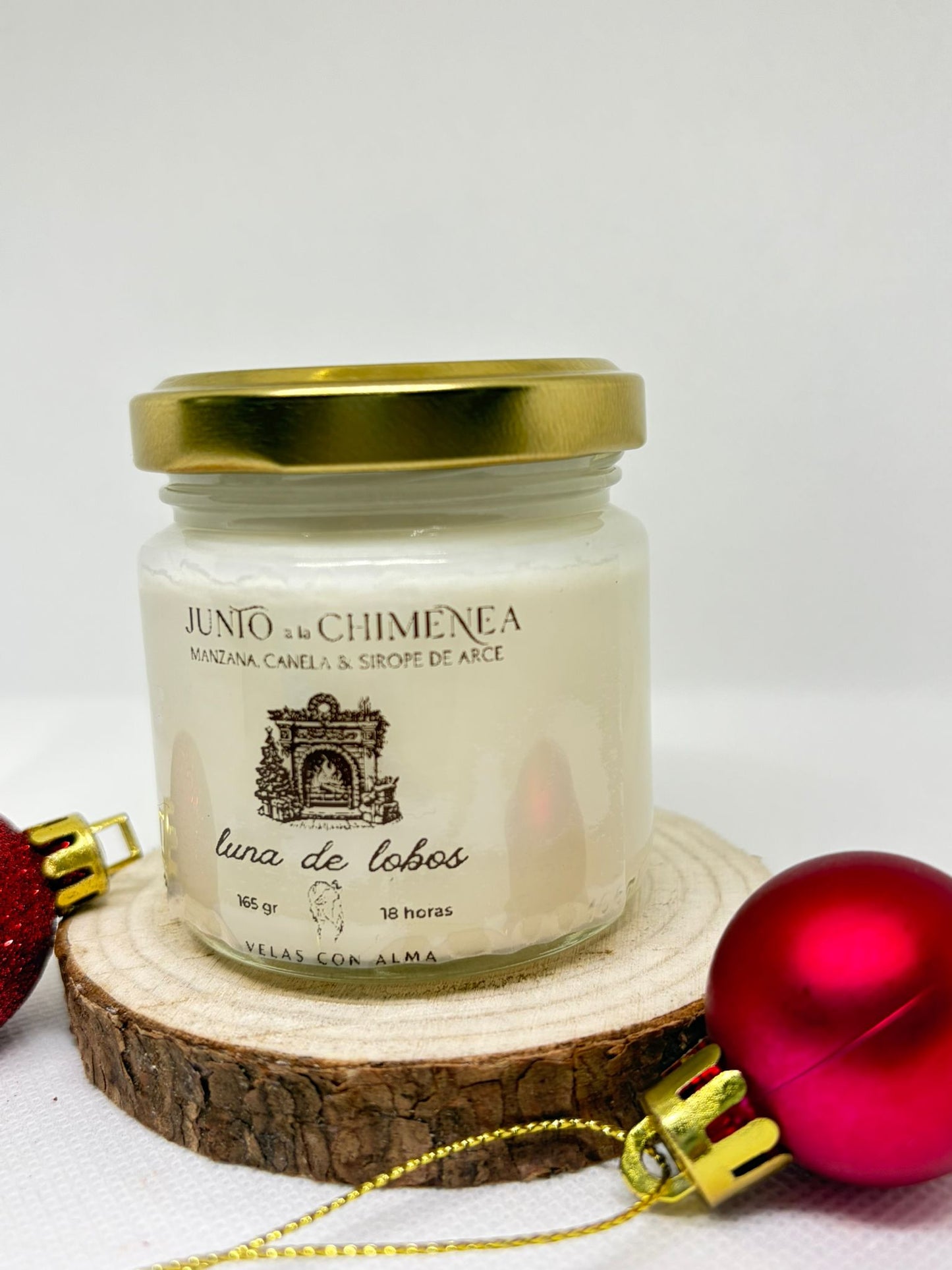 Junto a la Chimenea - Luna de Lobos