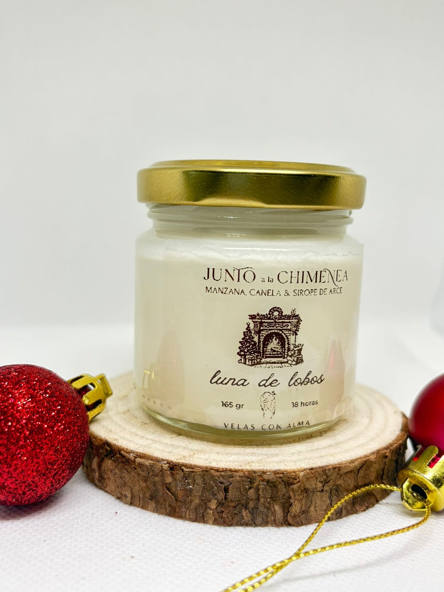 Junto a la Chimenea - Luna de Lobos