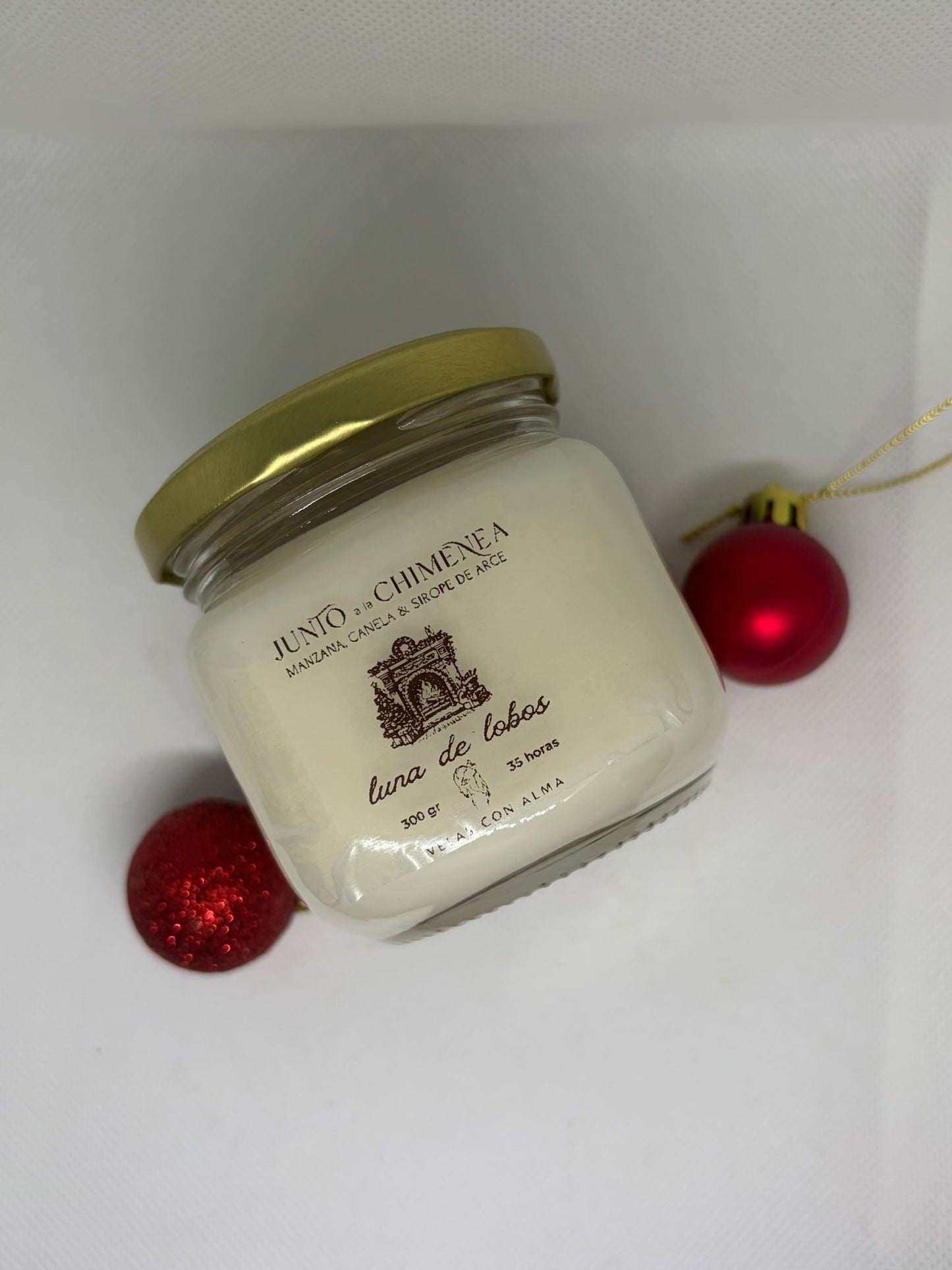 Junto a la Chimenea - Luna de Lobos