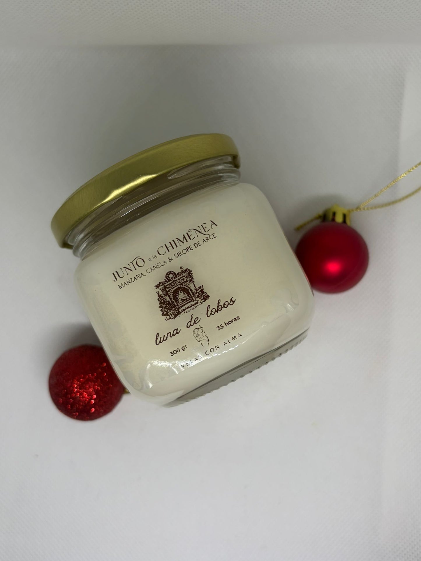 Junto a la Chimenea - Luna de Lobos