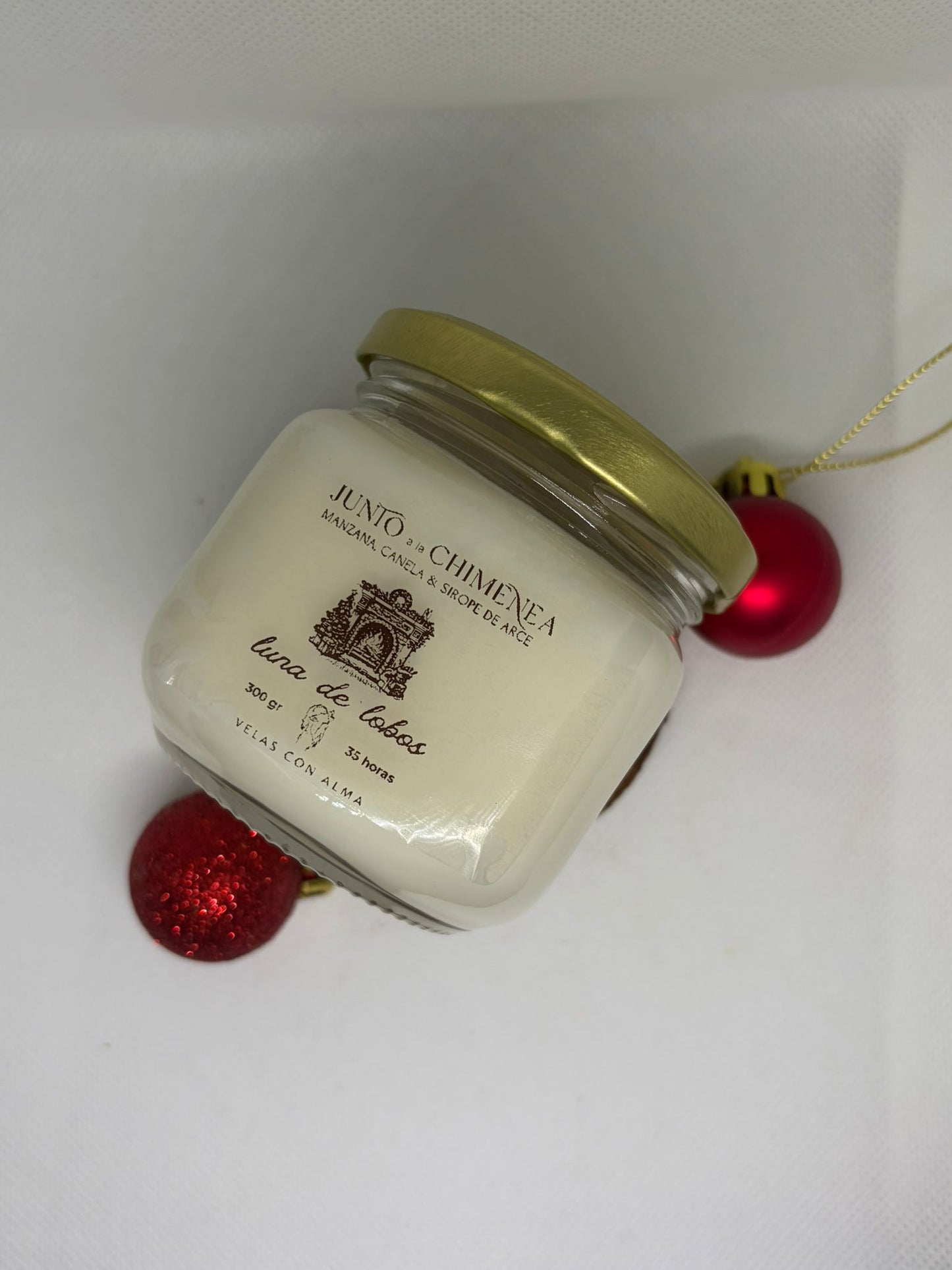 Junto a la Chimenea - Luna de Lobos