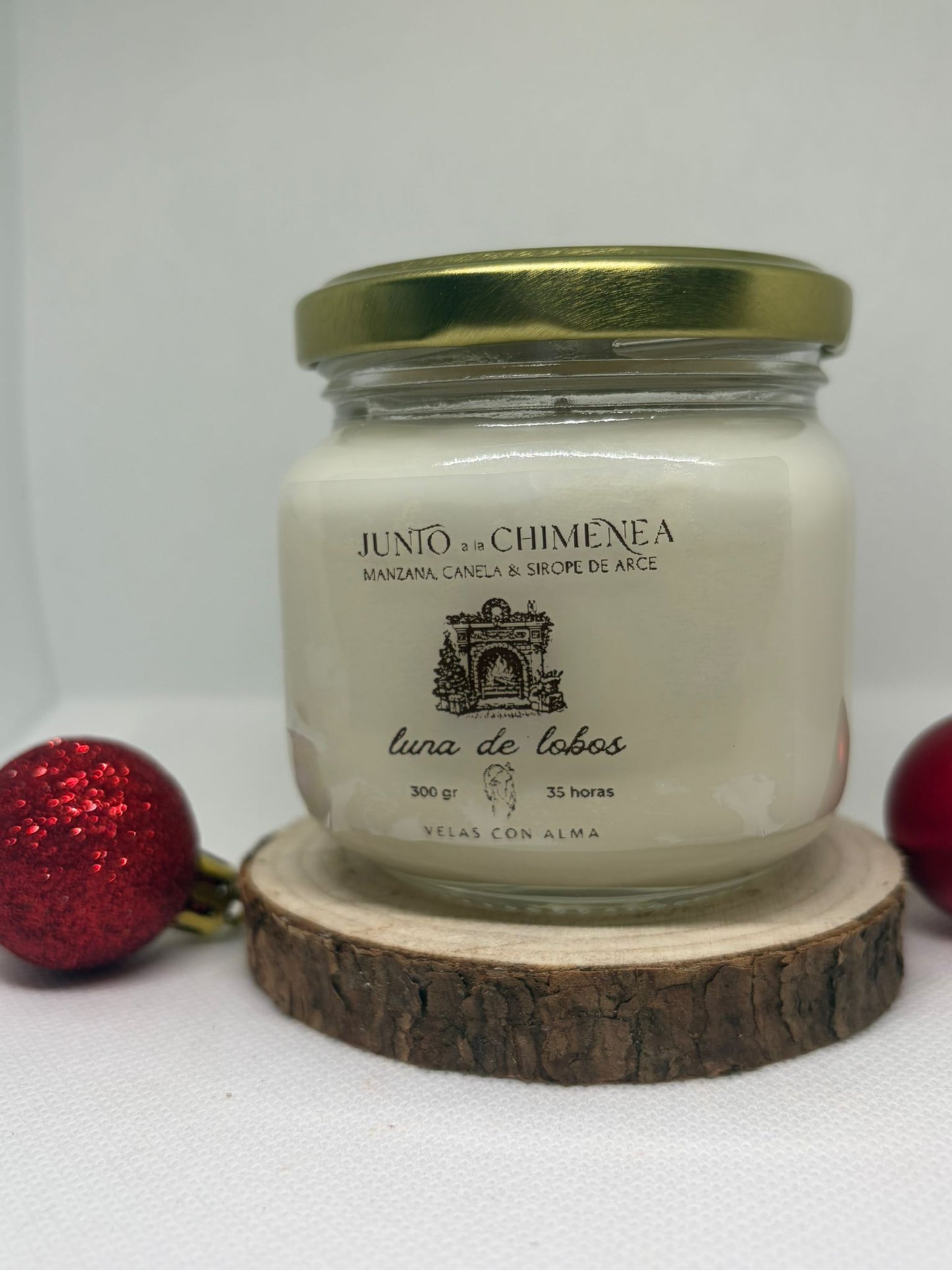 Junto a la Chimenea - Luna de Lobos