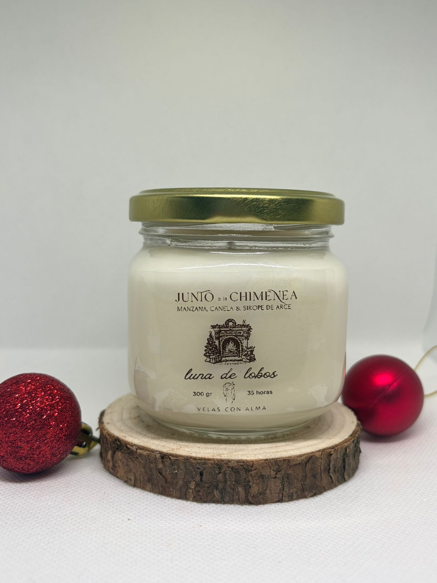 Junto a la Chimenea - Luna de Lobos